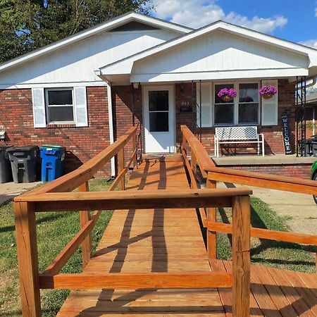 Accessible Art Bungalow Apartment Evansville Exterior photo